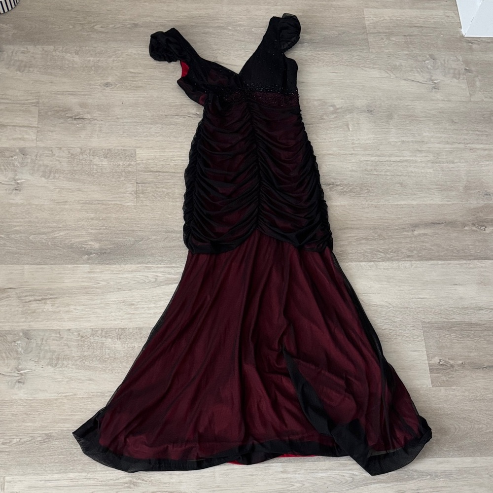 XS/S Black & Burgundy Ruched Evening Gown - Women Dress